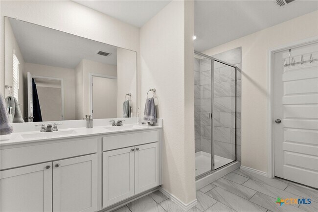 Building Photo - 175 Honey Oak Ln