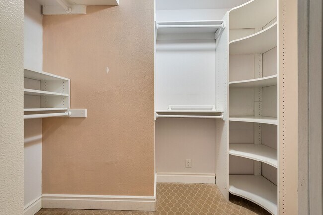 Building Photo - Desert Shores Gem with Main-Level Primary Suite & Private Wraparound Patio