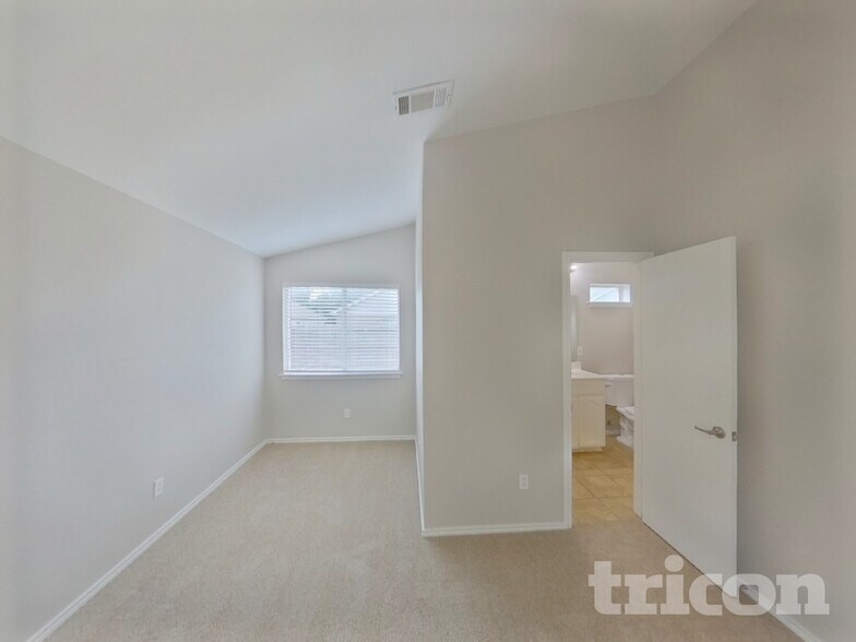 Building Photo - 1145 Boxwood Dr