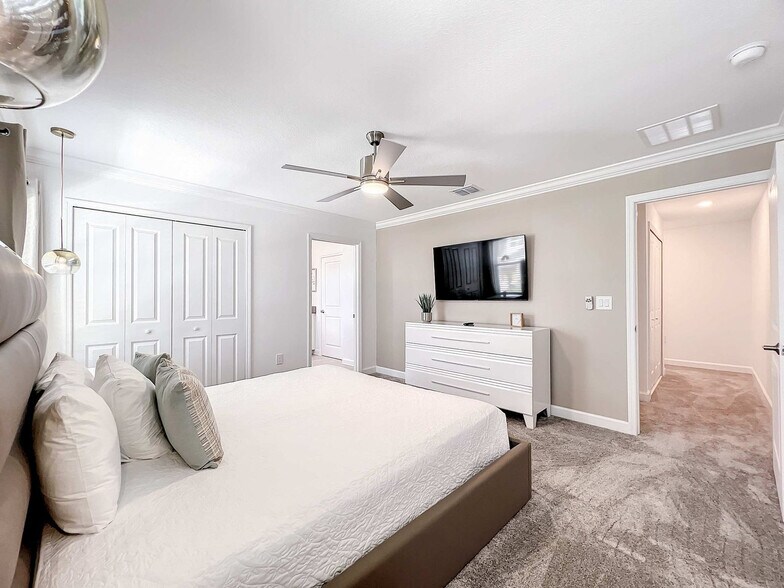 Building Photo - 4259 Paragraph Dr