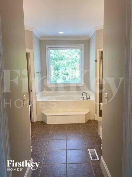 Building Photo - 1046 Highland Park Pl
