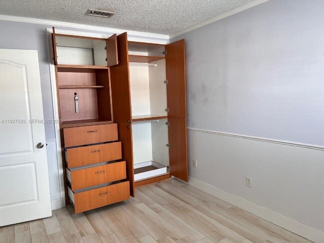 Building Photo - 6231 SW 138th Ct