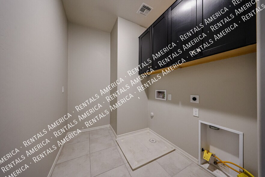 Building Photo - 16215 W Camino de Oro