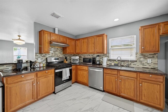 Building Photo - 7762 Eldergrove Ln