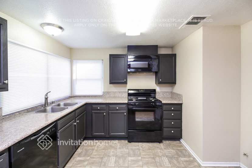 Building Photo - 6926 Eureka Dr