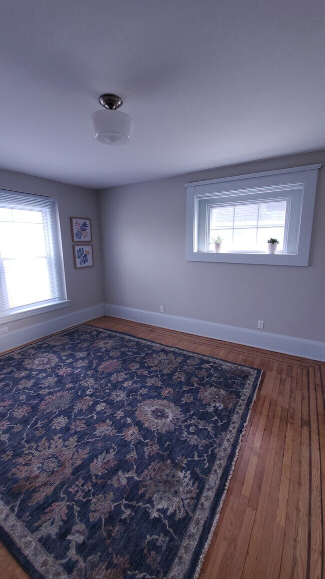 Bedroom 3 or use as formal Dining Rm - 1606 E 85th St
