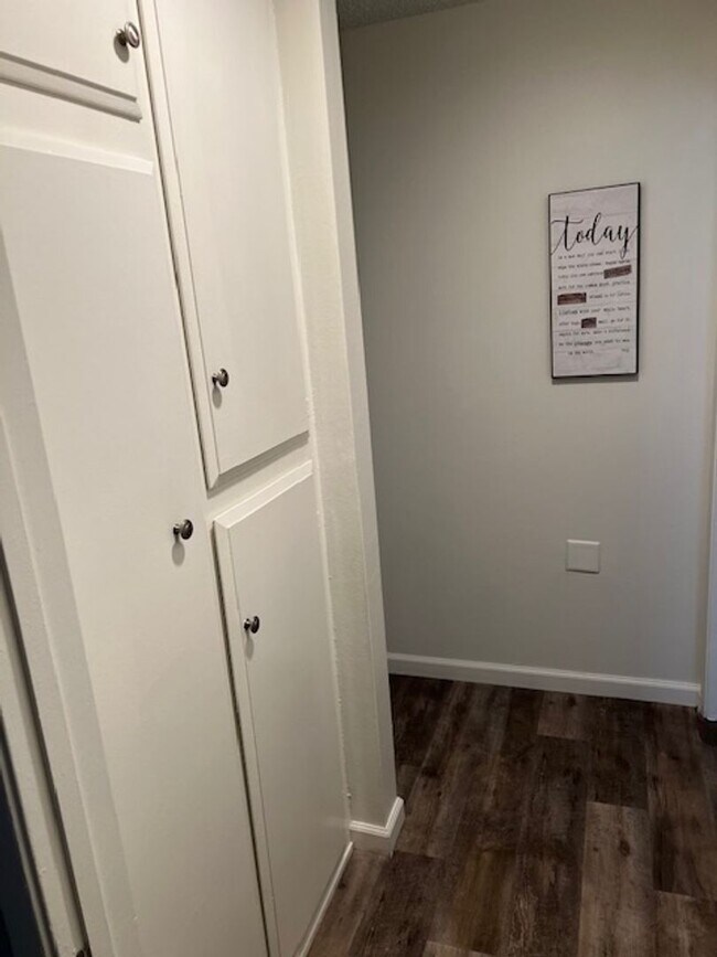 Building Photo - 1000 W MacArthur Blvd