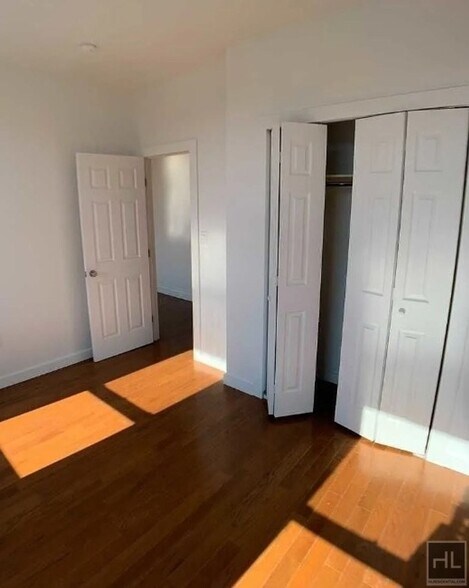 Building Photo - 479 Warren St