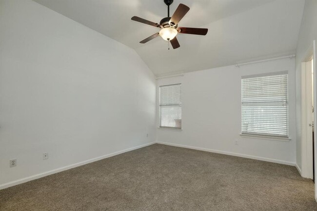 Building Photo - 5208 Walnut Grove Ct