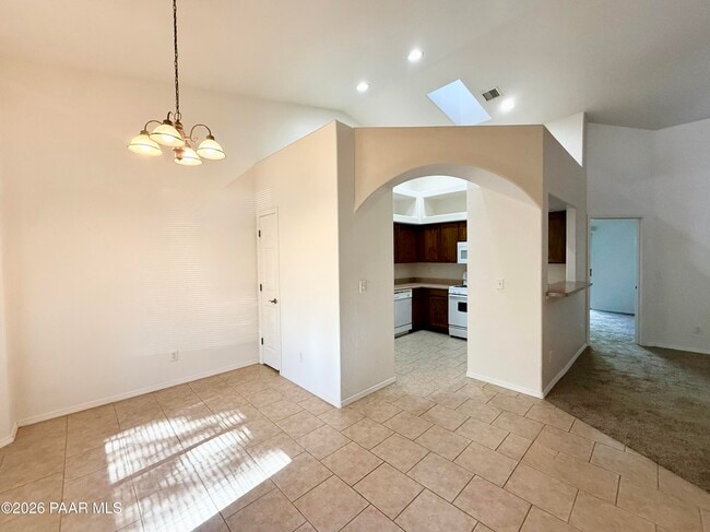 Building Photo - 1460 Loren Dr