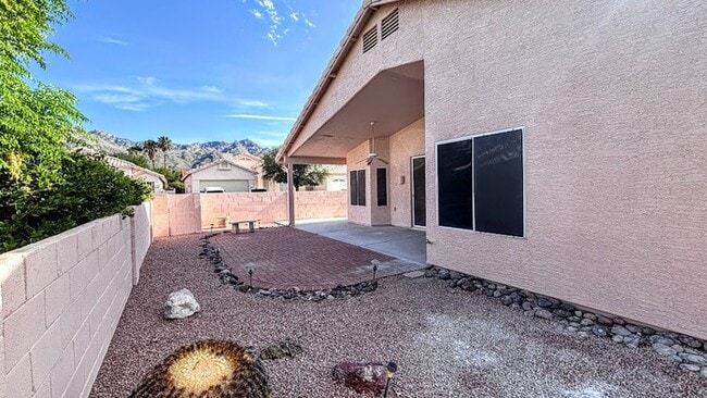Building Photo - Spacious 4BR 2BA Home w/ Mountain-View Patio • Granite Counters • 2-Car Garage in Tucson