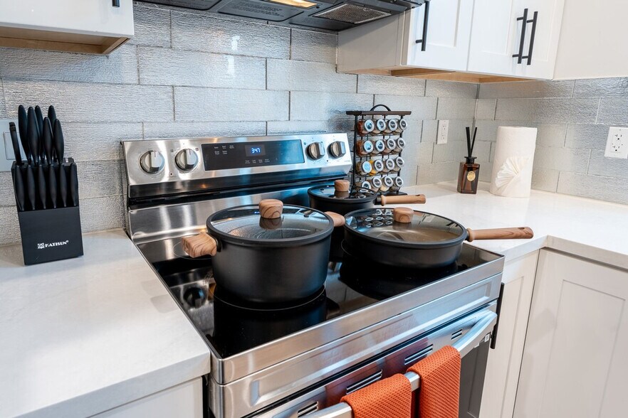 Building Photo - 2732 Fair Oaks Ave