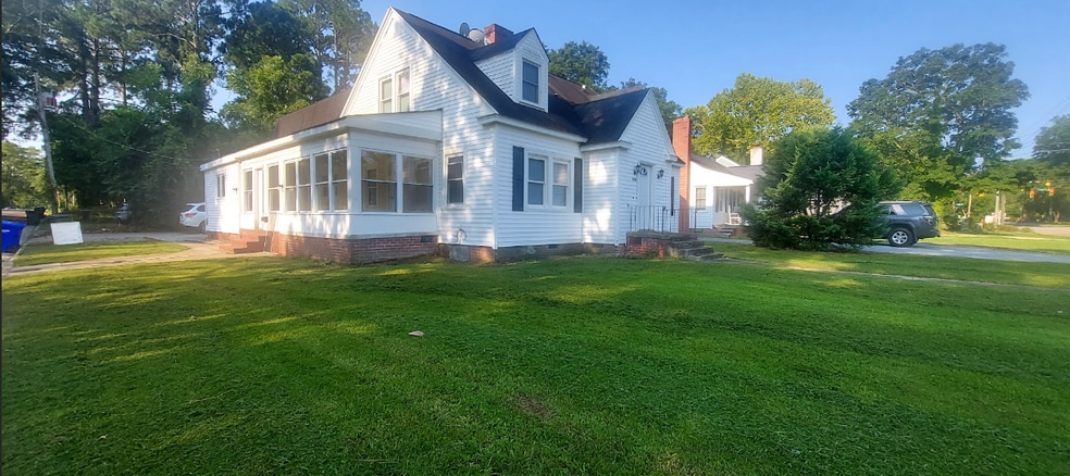 Building Photo - 1708 E 4th St