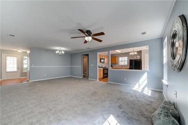 Building Photo - 2820 Mayfair Dr