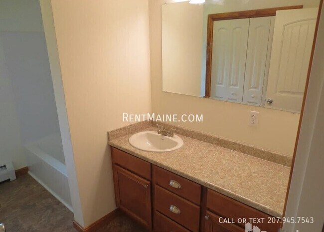 Building Photo - 208 Western Ave