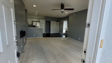 Building Photo - Centrally Located 2bd, 2bath, 2 pkg 1176sq...