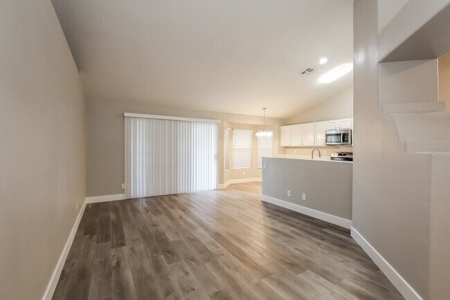 Building Photo - 4141 Oak Bay