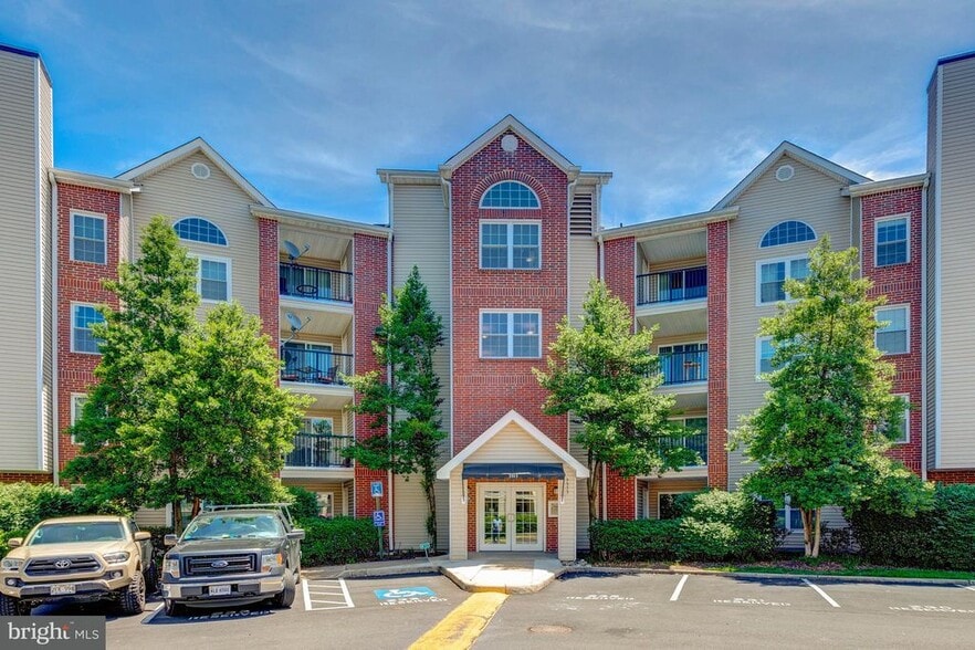 Front of the building - 3313 Wyndham Cir