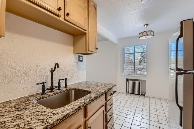 Building Photo - Cozy 1 Bed/1 Bath Near The Heart of Denver!!