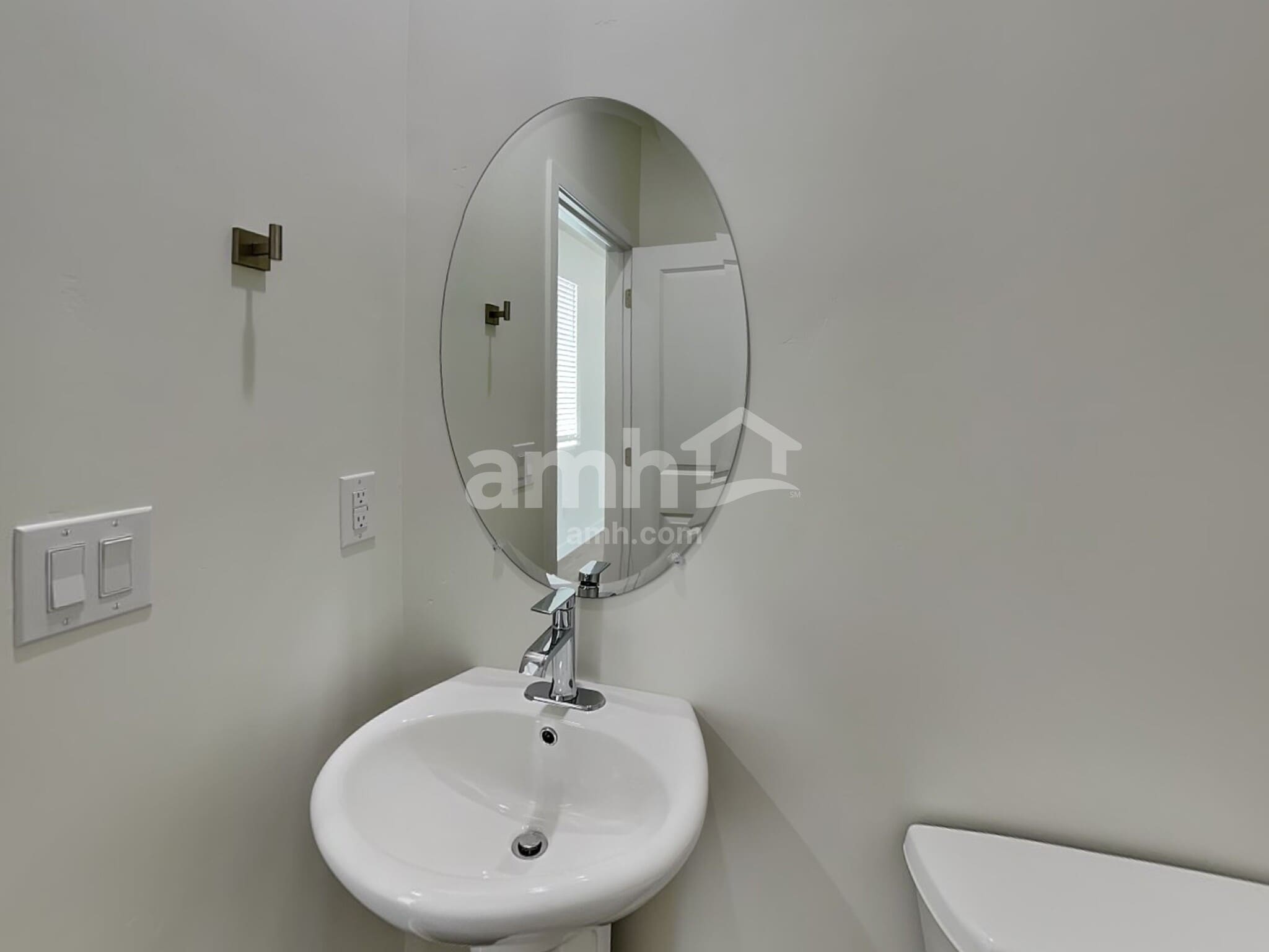 Building Photo - 1232 W Mahogany St