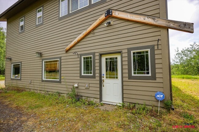 Building Photo - 2 BD, 2 BA Single-Family with Airstrip acc...