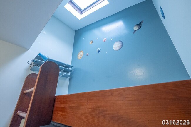 Building Photo - 4 Bed 3 Bath in Kalihi Valley