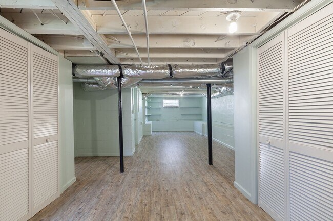 Building Photo - Charming Renovated Bungalow in Grove Park ...