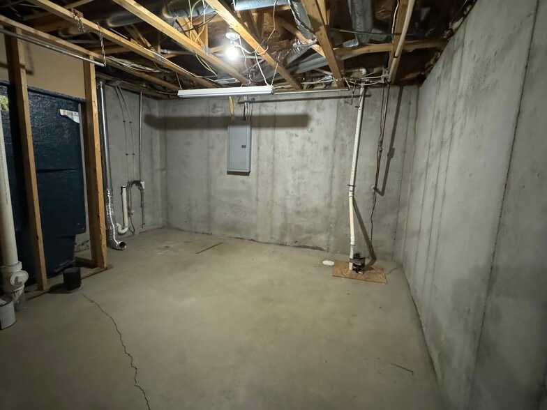 Building Photo - 3335 N Governeour Cir
