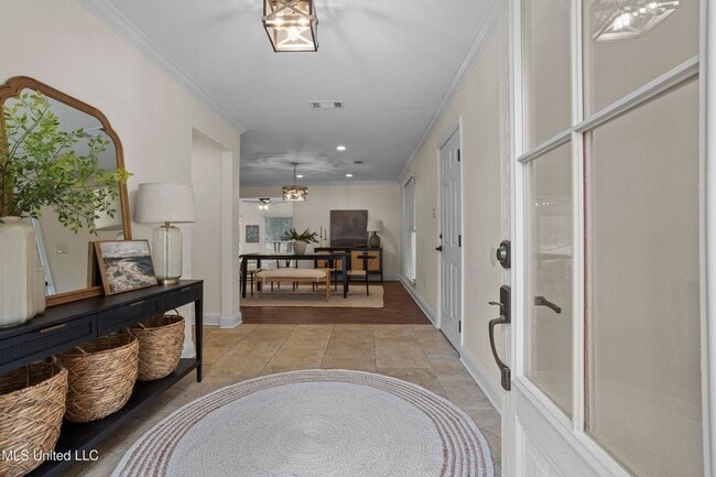 Building Photo - Beautifully Remodeled Home in Historic Gulf Hills, Golf Course Community!