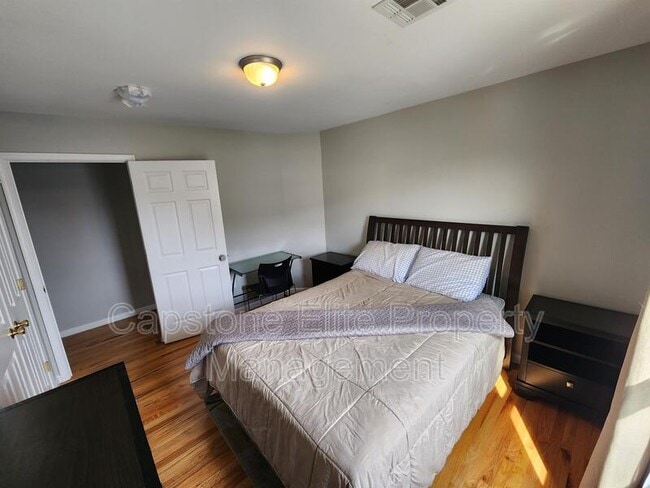 Building Photo - 255 - 257 NJ Railroad Ave #2