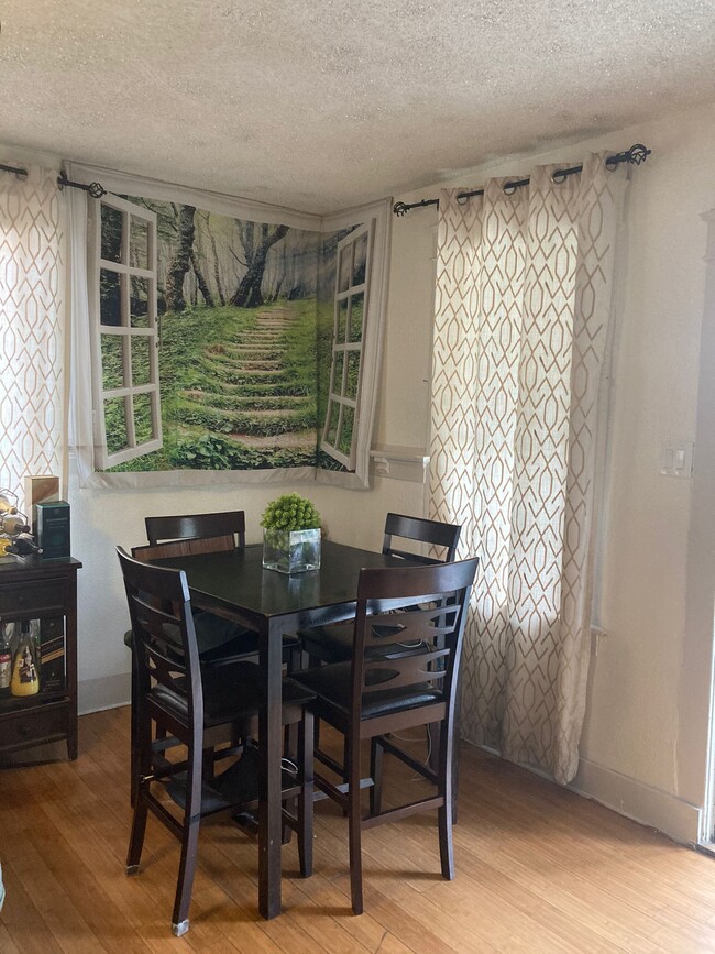 Dining area - 3771 S Catalina St