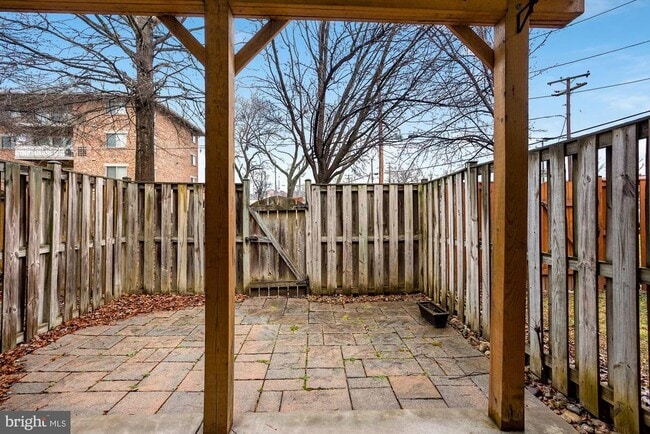 Building Photo - 8549 Towne Manor Ct