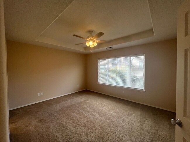 Building Photo - Freshly Painted!  Gorgeous Orenco Gardens ...