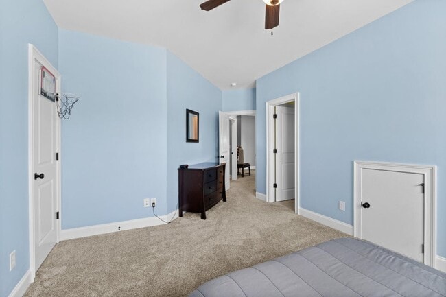 Building Photo - 3067 Rosewood Dr
