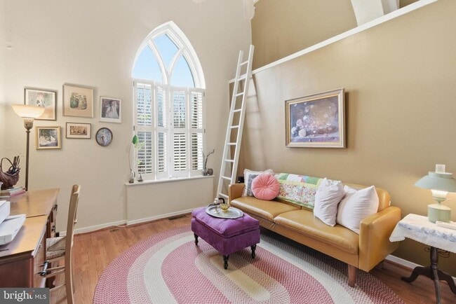 Building Photo - 122 W Henrietta St