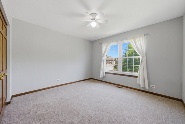 Building Photo - Spacious 4-Bedroom Home with Finished Basement and Modern Upgrades in Grayslake