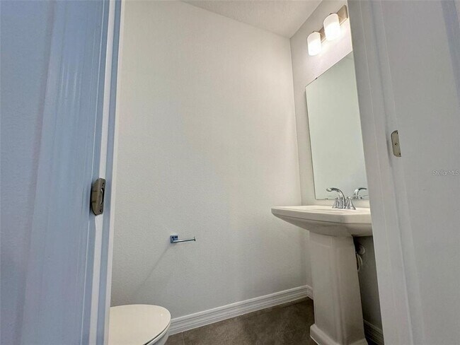 Building Photo - 15002 Windflower Aly