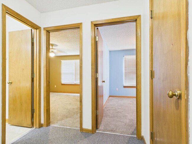 Building Photo - 1213 Fox Run Dr