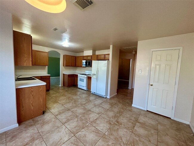 Building Photo - 19718 River Pointe Ln