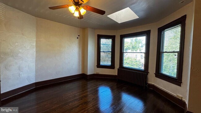 Building Photo - 18 16th St NE