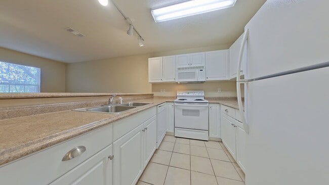 Building Photo - 976 Scenic Oak Ln