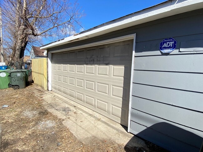 Building Photo - 4 Bedroom Home in Hammond