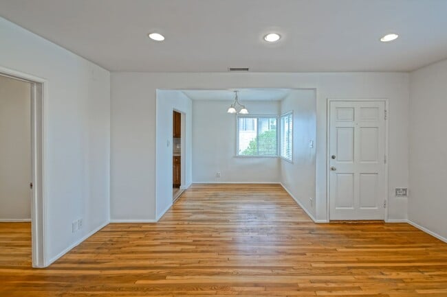 Building Photo - Bright & Charming, Single Story 3BR2BA Home w/ Large Front Yard, Huge Fenced Rear Yard w/ Large D...