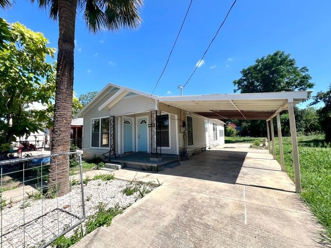 Primary Photo - Cute 2/1 Home in West San Antonio