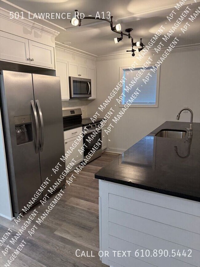 Building Photo - 501 Lawrence Rd