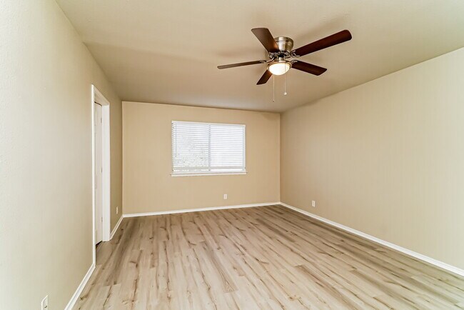 Building Photo - 552 Foxford Run Dr