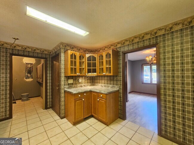 Building Photo - 96 Glencrest Dr