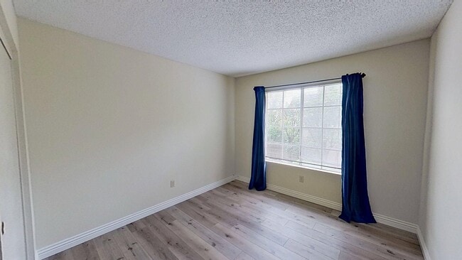 Building Photo - 806 S Sapphire Ln