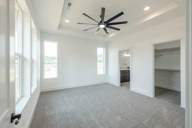 Building Photo - OWN966