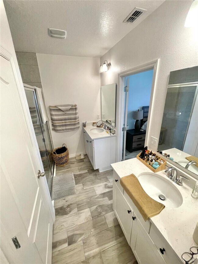 Building Photo - 251 Villavista Ct